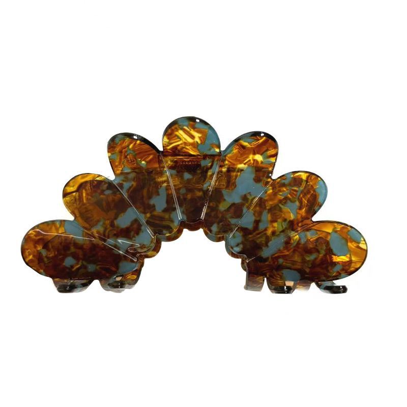 Petal large grip hair accessories in a stylish tortoiseshell design for elegant hairstyles.